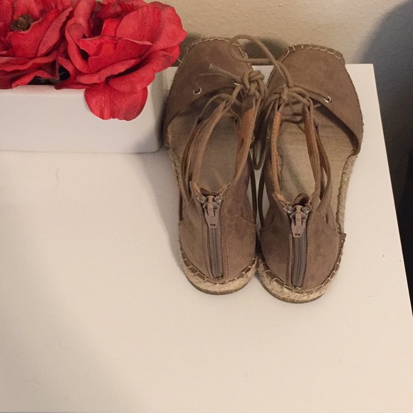 Shoes - Picture 3 of 4